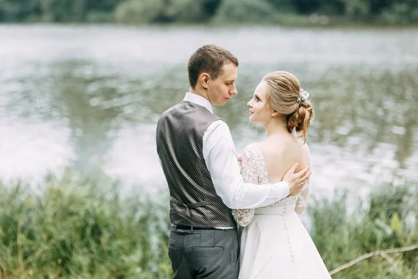 Modern Ceremony European Style Beautiful Wedding Couple Atmospheric Forest Rocks — Stock Photo, Image