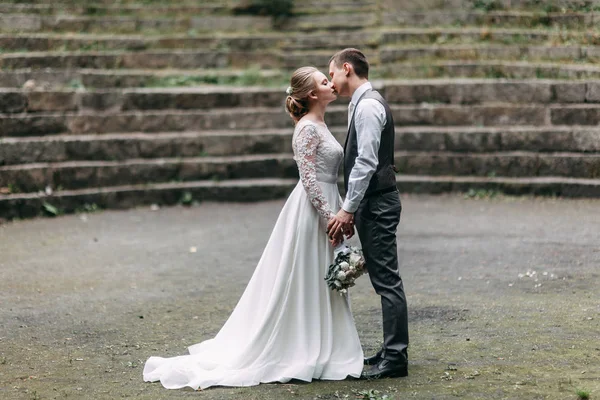 Modern Ceremony European Style Beautiful Wedding Couple Atmospheric Forest Rocks — Stock Photo, Image