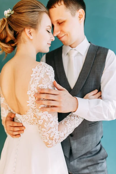 Cerimônia Moderna Estilo Europeu Casal Bonito Estúdio Brilhante — Fotografia de Stock