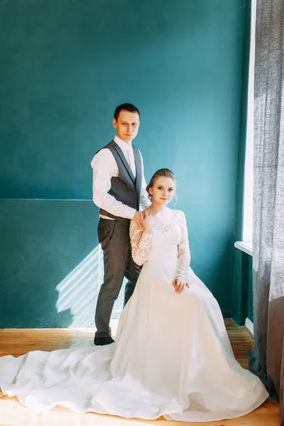 Cerimônia Moderna Estilo Europeu Casal Bonito Estúdio Brilhante — Fotografia de Stock