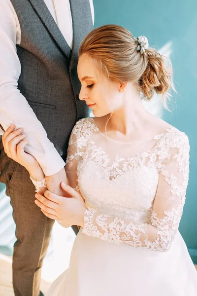 Cerimônia Moderna Estilo Europeu Casal Bonito Estúdio Brilhante — Fotografia de Stock