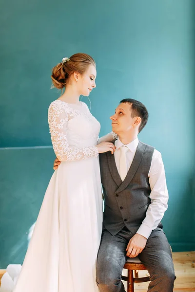 Cerimônia Moderna Estilo Europeu Casal Bonito Estúdio Brilhante — Fotografia de Stock