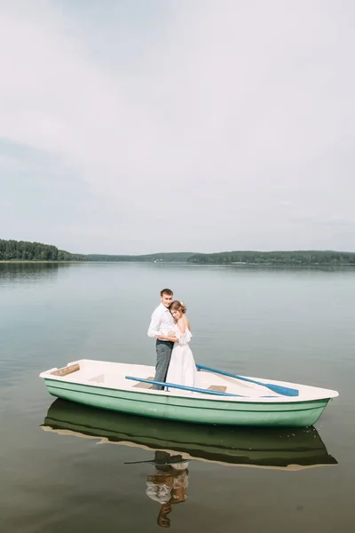 Stylish Wedding European Style Happy Couple Boat Lake — Stock Photo, Image