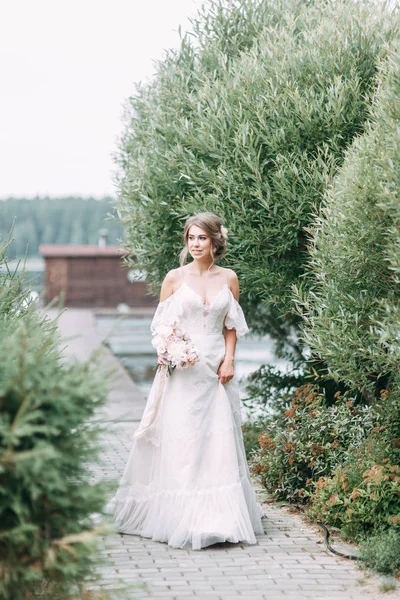 Stilvolle Hochzeit Europäischen Stil Der Natur Glückliche Braut Auf Der — Stockfoto