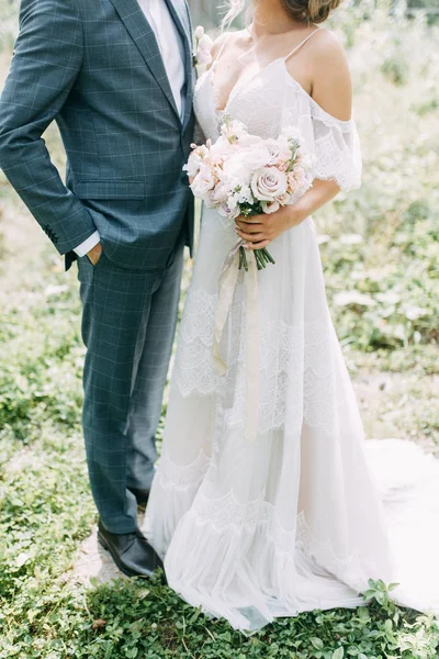 Modern Ceremony European Style Beautiful Wedding Couple Atmospheric Forest Rocks — Stock Photo, Image