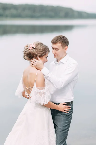 Stylish European Wedding Sunset Happy Couple Forest Lake — Stock Photo, Image