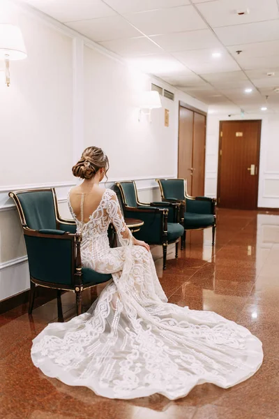 Casamento Estilo Europeu Elegante Corredor Noiva Feliz Hotel — Fotografia de Stock