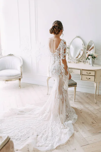 Hochzeit Europäischen Stil Hotel Braut Weißen Kleid Innenstudio — Stockfoto
