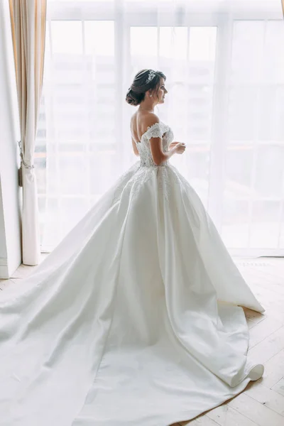 Hochzeit Europäischen Stil Hotel Braut Weißen Kleid Innenstudio — Stockfoto