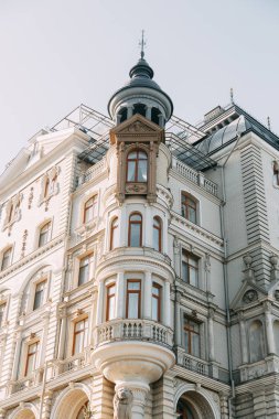Çekicilik ve ikonik turistik yerler. Modern binalarda tarihi mimari. 