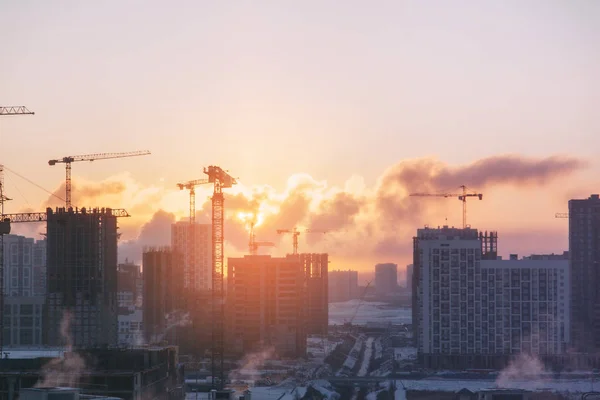 Baustelle Mit Industriekränen Der Stadt Bei ...