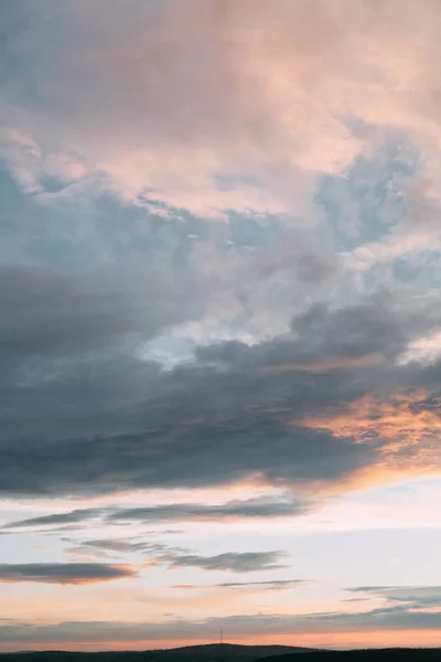 Uniforme Achtergrond Voor Screensaver Roze Blauwe Zachte Wolken Bij Zonsondergang — Stockfoto