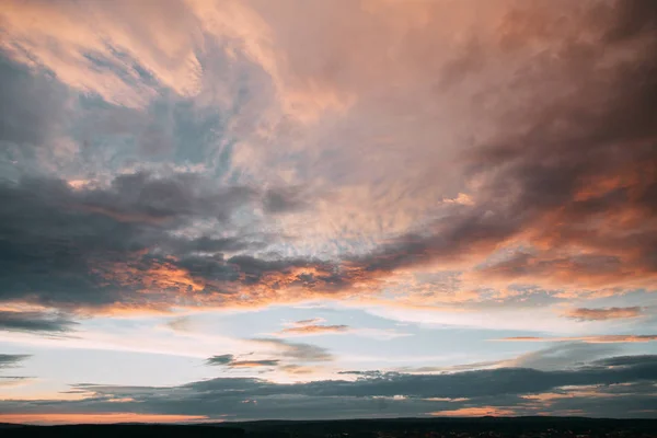 Uniforme Achtergrond Voor Screensaver Roze Blauwe Zachte Wolken Bij Zonsondergang — Stockfoto