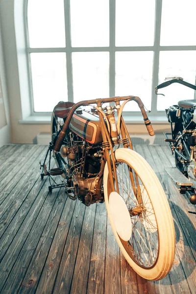Stoisko Wystawowe Rowerami Stary Motocykl Retro Muzeum — Zdjęcie stockowe