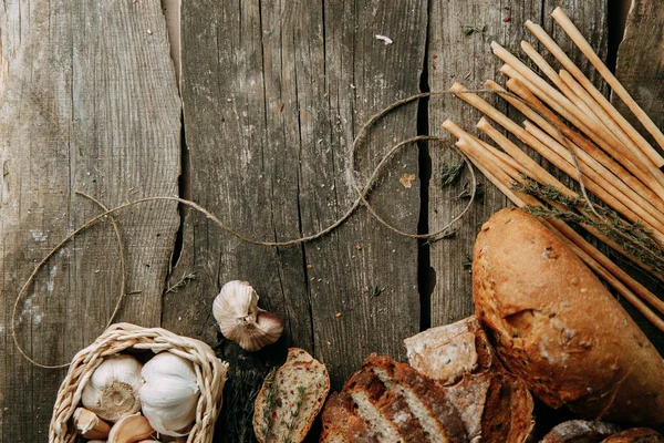 Набір Нарізаного Хліба Складові Приготування Їжі Дерев Яний Фон Хлібом — стокове фото