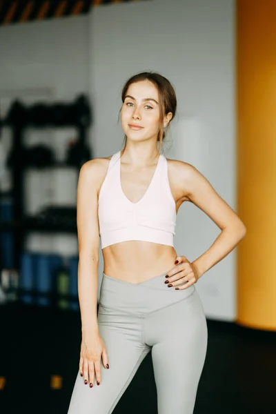 Stands Workout Watch Portrait Sports Girl Gym Beautiful White Girl — Stockfoto