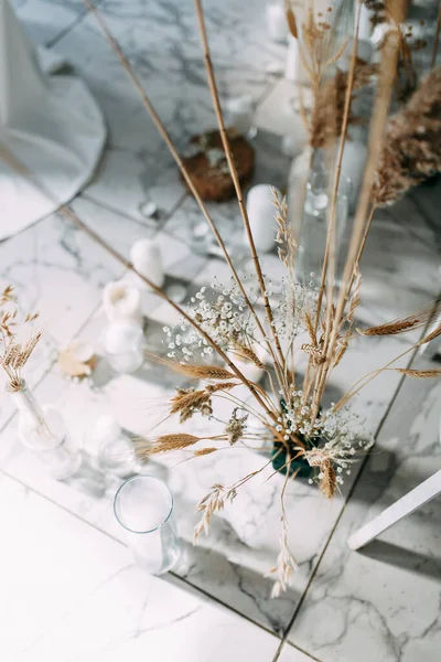 Dísz Szertartás Készült Szárított Virágok Lángoló Gyertyák Dekorációban Őszi Esküvői — Stock Fotó