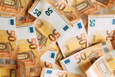 Beyaz arka planda düzlük için para planı. Avrupa 'da kağıt para hesabı. 50 Euro banknotlar. 