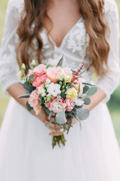 Floristica Nello Stile Delle Belle Arti Europa Bouquet Leggero Peonie — Foto Stock