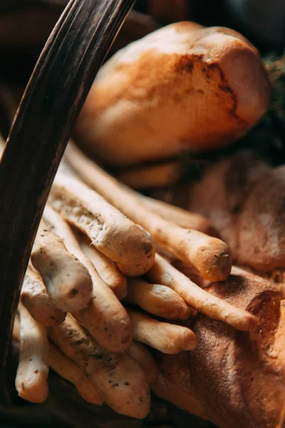 Італійські Печиво Закуски Полизаний Хліб Життя Свіжий Білий Хліб Кошику — стокове фото