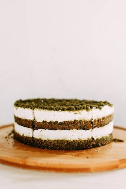 Yeşil doğal ıspanaklı kek, vejetaryen. Ispanaklı ve kremalı kek.. 