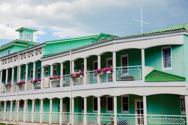 Eski ahşap açılış Sahne Alanı'nın balkon
