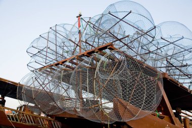 Sabah, metal balık ağlarına gemide