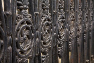 Bir desen ile sahte dökme demir çit