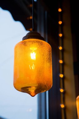 Pencere arka plan üzerinde tasarımcı turuncu cam fayans