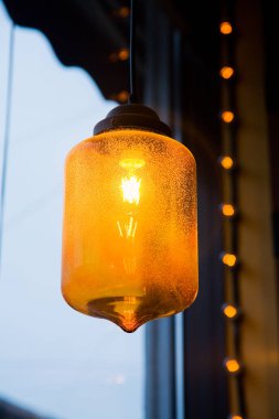 Pencere arka plan üzerinde tasarımcı turuncu cam fayans