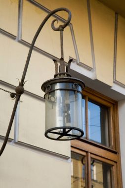 Ayrıntı. Antika sokak cam asma lamba