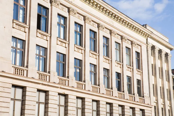 Fasaden av en historisk byggnad — Stockfoto