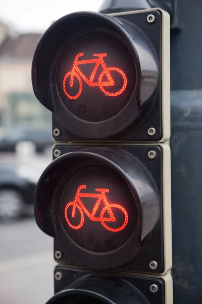 Luz roja del tráfico urbano de bicicletas — Foto de Stock