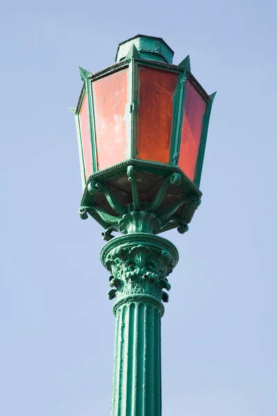 Squadra. Antica lampada a sospensione in vetro stradale — Foto Stock