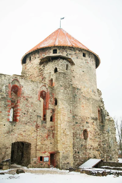 Le rovine di un castello medievale — Foto Stock