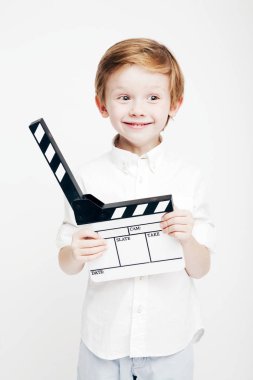 Küçük şirin duygusal çocuk sinema tokmağı ile