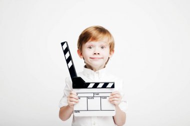 Küçük şirin duygusal çocuk sinema tokmağı ile
