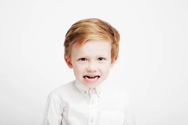 Roztomilý chlapeček emocionální — Stock fotografie