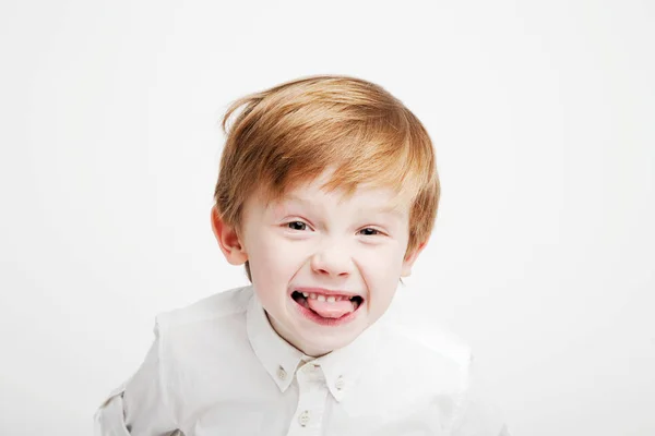 Ładny mały chłopiec emocjonalne — Zdjęcie stockowe