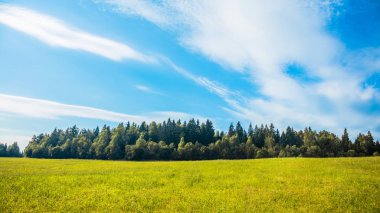 Gökyüzü bulutlu alan