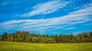 Gökyüzü bulutlu alan
