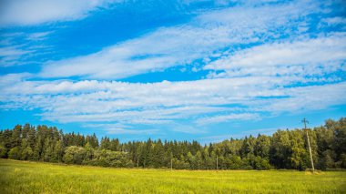 Gökyüzü bulutlu alan