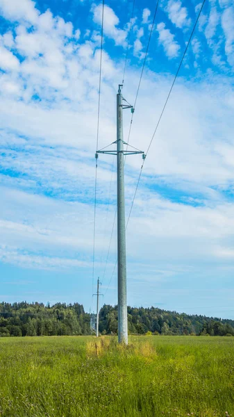 güç hattı yazı gökyüzüne karşı
