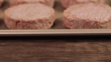 Et Patty - Çiğ Biftek Tepsisi Kaydırıcı - Devam Ediyor