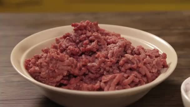 Carne Picada Carne Picada Uma Tigela Branca Slider Rumo — Vídeo de Stock