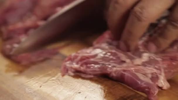 Pedaço Carne Sendo Cortado Wth Faca Close Ângulo Lateral — Vídeo de Stock