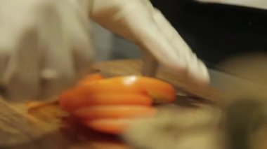 Domates - Kesik Domatesleri Sırtından Tutuşturma