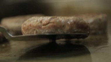 Et Patty - Izgarada Biftek Pastaları Kapatın - Yan Açı