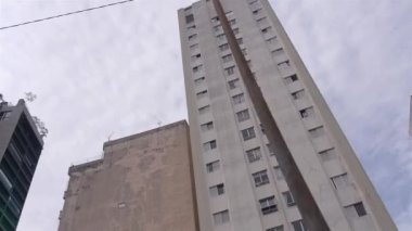 Sao Paulo Binası Montajı Hareket Eden Arabadan Silah sesleri