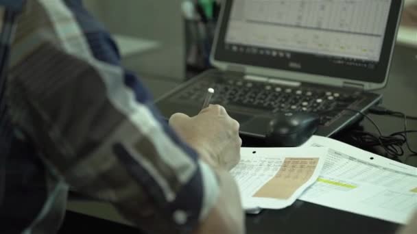 Guy Glasses Taking Notes Neat Laptop — Stok Video